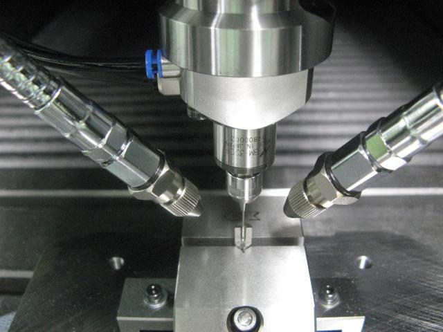 加工中心加装<a href='//m.mamaeeeu.com/zouxinjigaopinx.htm' class='keys' title='点击查看关于高频铣的相关信息' target='_blank'>高频铣</a>.png