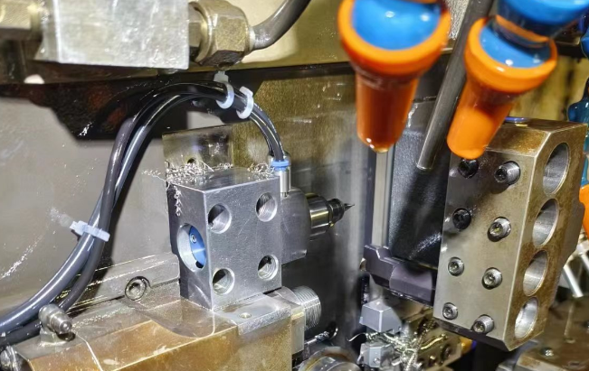 津上走心机侧面加装<a href='//m.mamaeeeu.com/zouxinjigaopinx.htm' class='keys' title='点击查看关于高频铣的相关信息' target='_blank'>高频铣</a>.jpg